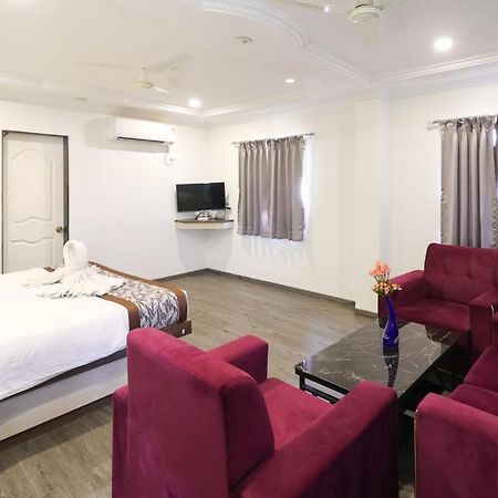 Hotel Jeet Paradise Phaltan Bagian luar foto