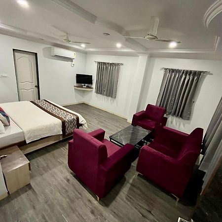 Hotel Jeet Paradise Phaltan Bagian luar foto