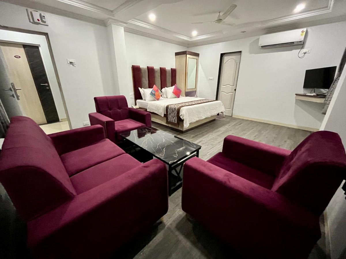 Hotel Jeet Paradise Phaltan Bagian luar foto