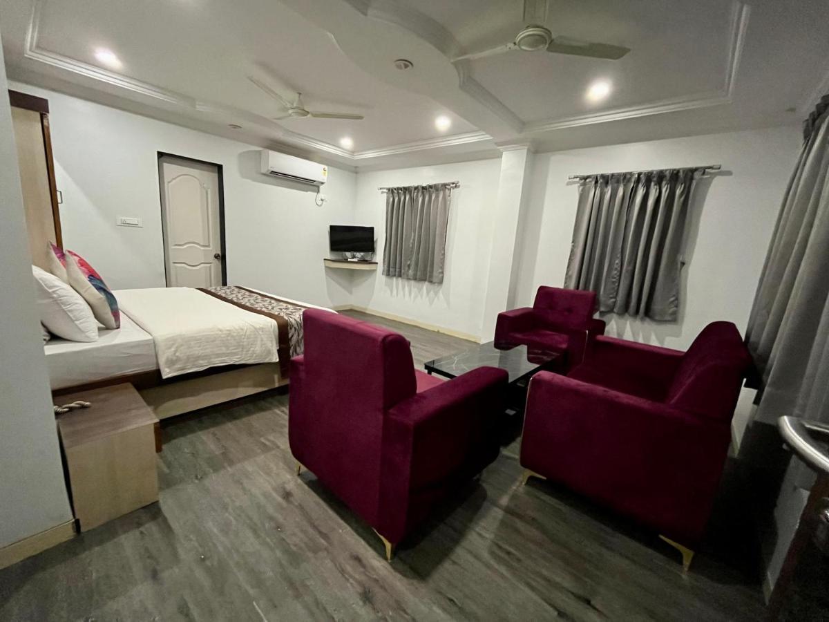 Hotel Jeet Paradise Phaltan Bagian luar foto