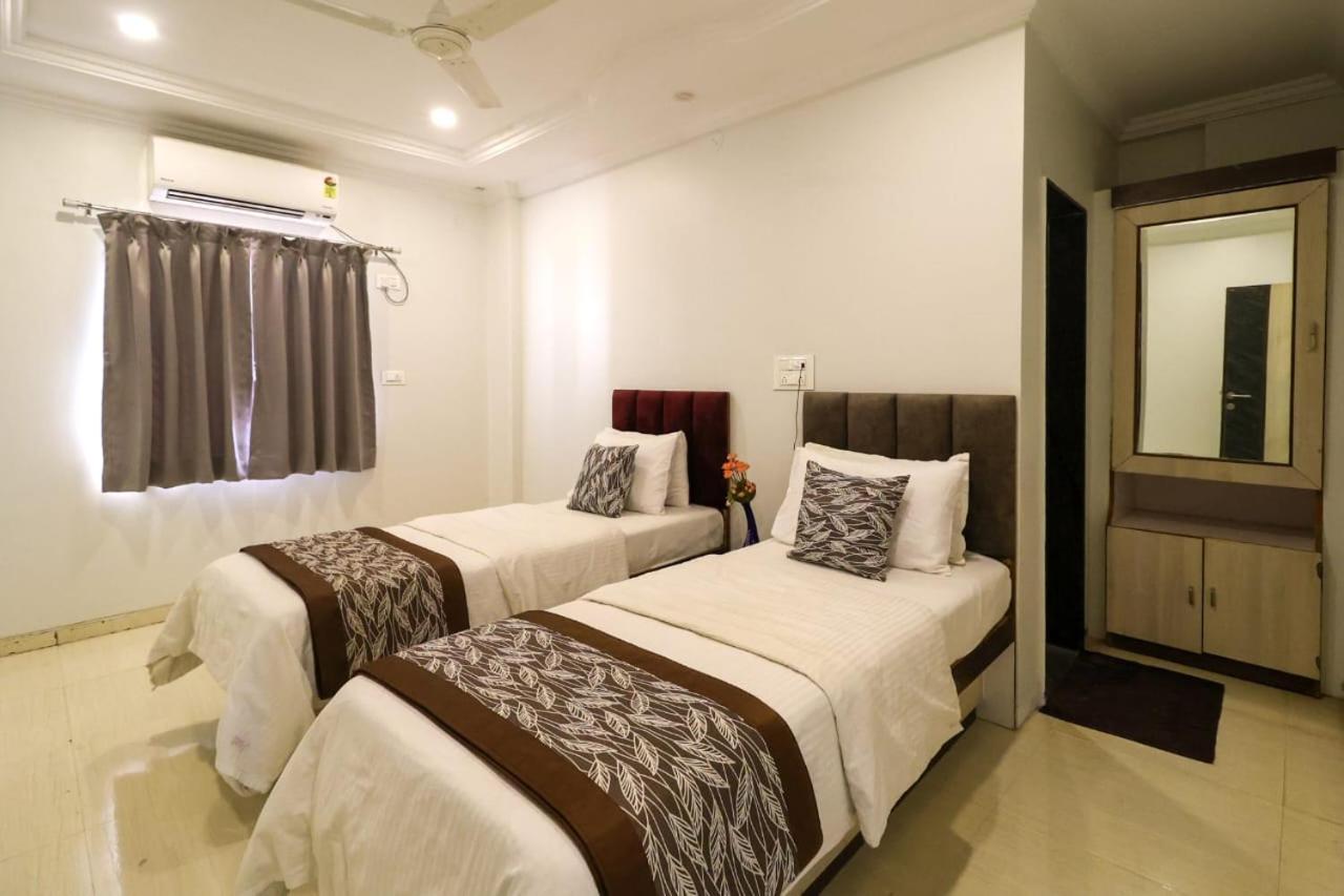 Hotel Jeet Paradise Phaltan Bagian luar foto