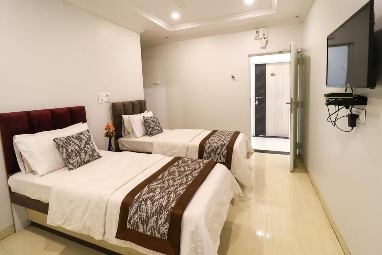 Hotel Jeet Paradise Phaltan Bagian luar foto