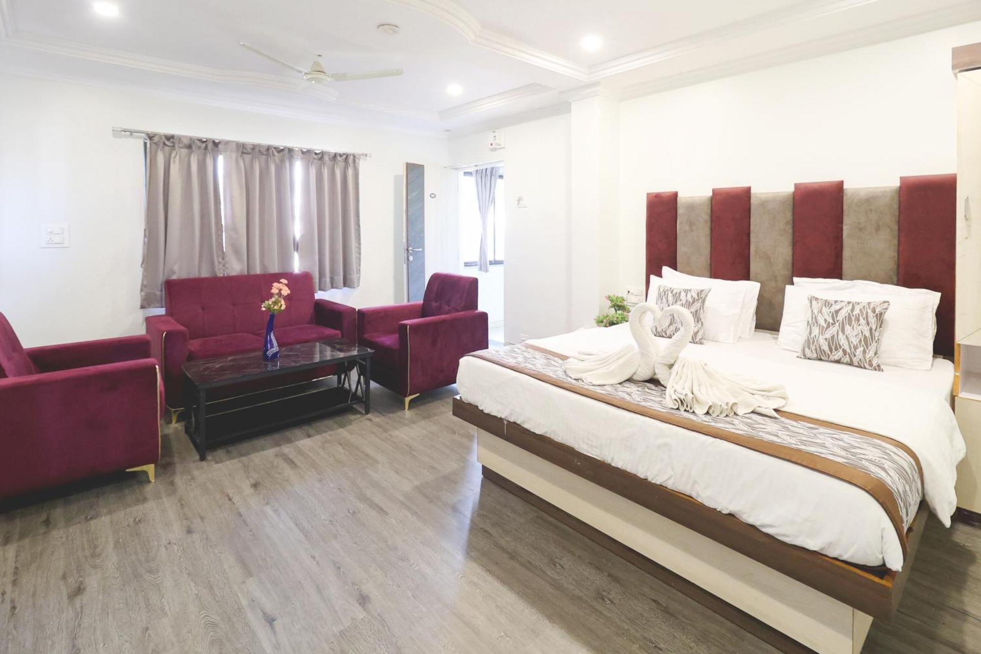 Hotel Jeet Paradise Phaltan Bagian luar foto