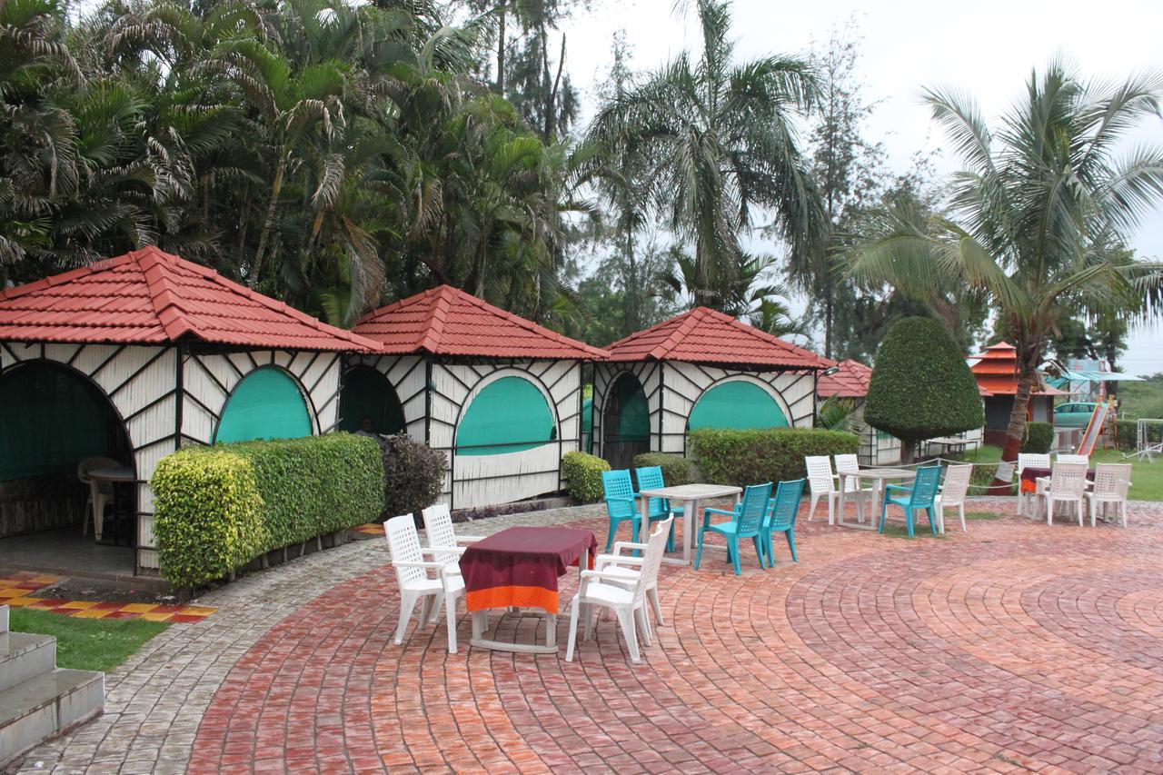 Hotel Jeet Paradise Phaltan Bagian luar foto