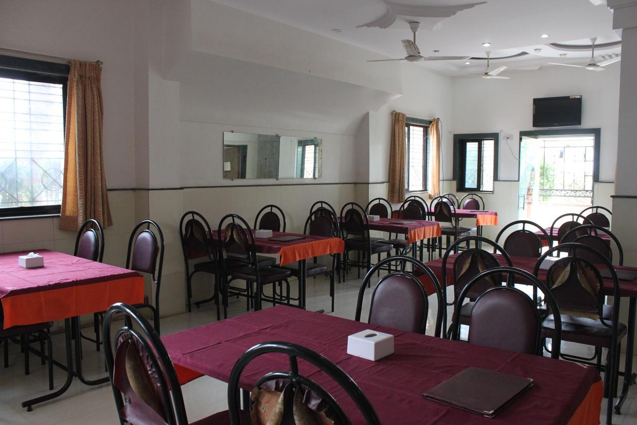 Hotel Jeet Paradise Phaltan Bagian luar foto