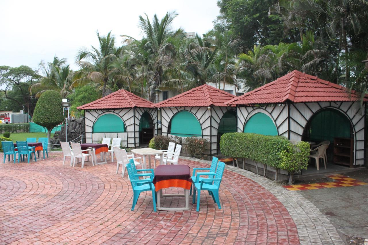 Hotel Jeet Paradise Phaltan Bagian luar foto